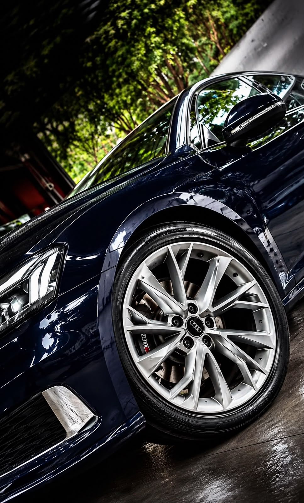Audi A8 S line com rodas prata