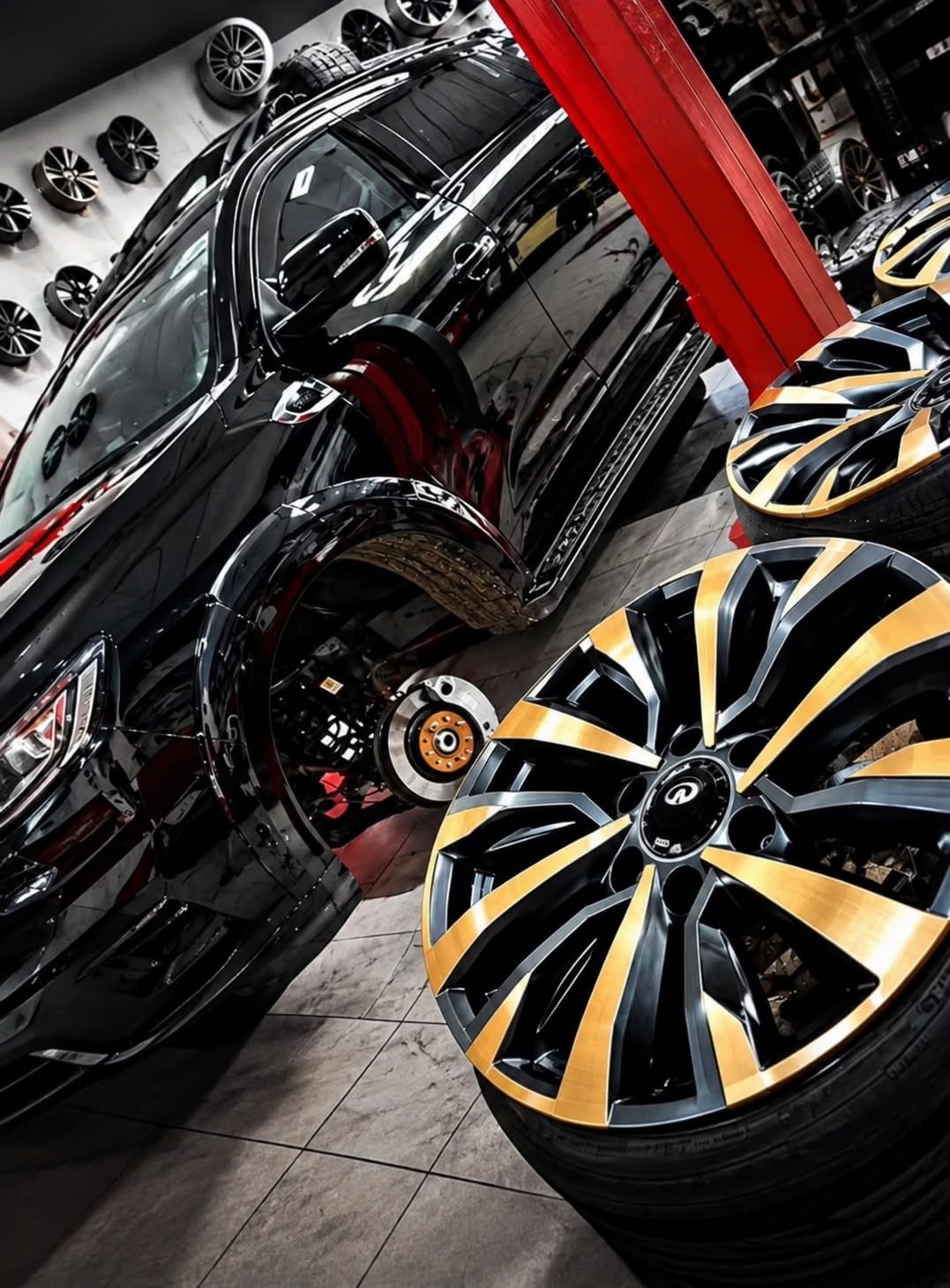 GWM Poer com rodas aro 18 em preto e dourado